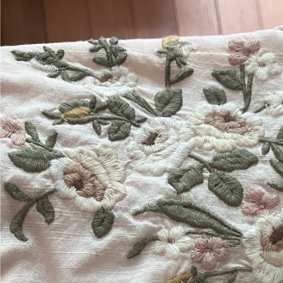 Abercrombie & Fitch light pink floral embroidered top Sz XS - Picture 8 of 9